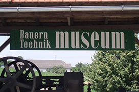 Bauern Technik Museum Hinweisschild